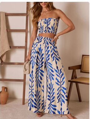 Aakaa NWT Womens Blue Tropical Leaf Halter Crop Top Wide Leg Pants Size L Resort